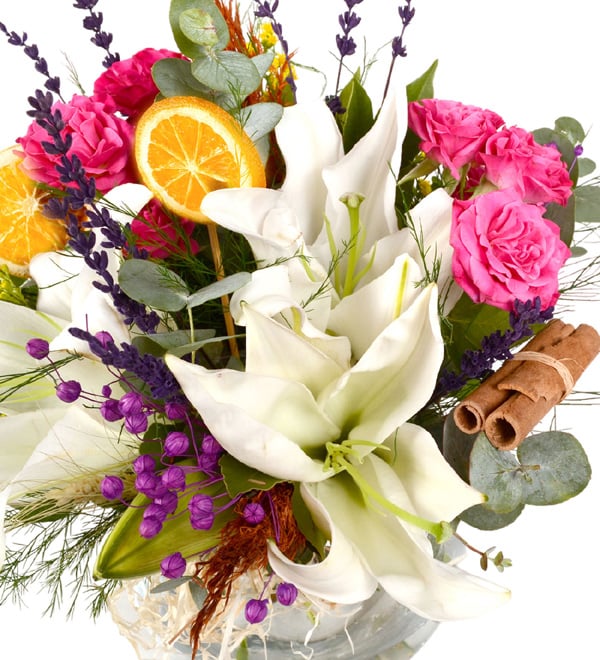 Fragrant Lilyumlar ve Pembe Güller