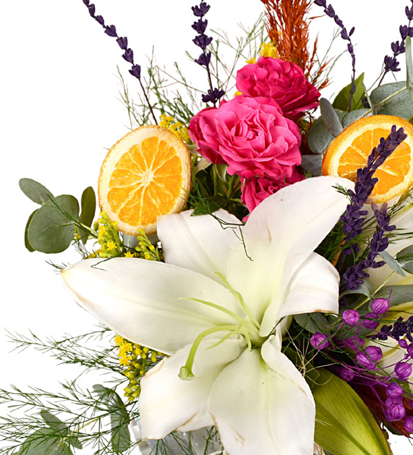 Fragrant Lilyumlar ve Pembe Güller