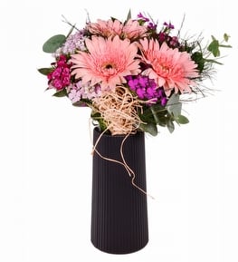 Polimer Vazoda Pembe Gerbera ve Hüsnüyusuf