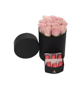Siyah Rulo Kutuda Pembe Gül Macaron